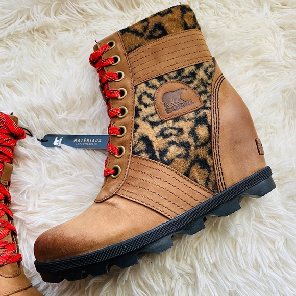 Sorel Lexie Wedge Boot, Size 9 - Picture 3 of 7